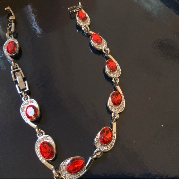 Elegant Red and Gold Jewelry Set - Picture 3 of 4